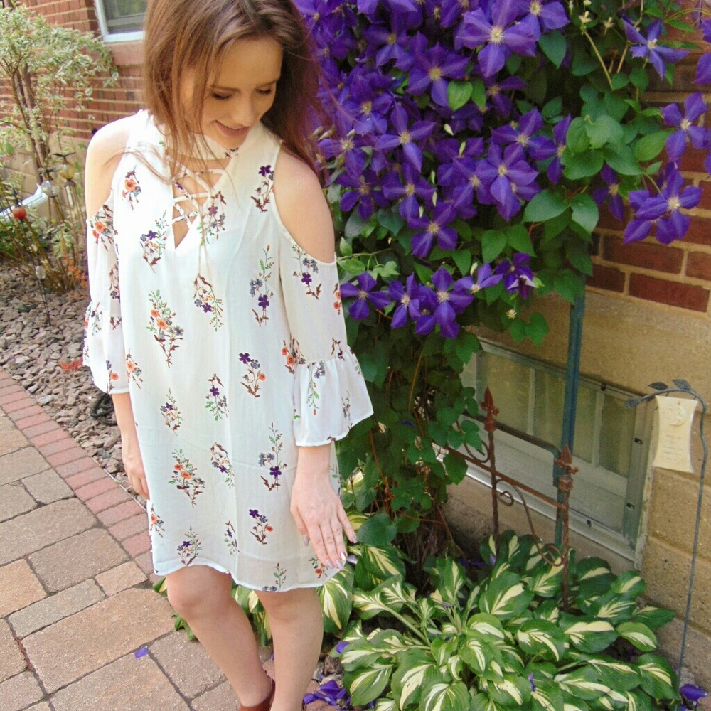 White floral keyhole dress